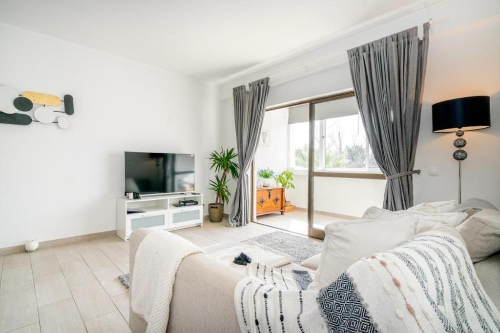 Spacious 1 Bed In Vilamoura, Fast Wifi & Pool Куартейра Екстериор снимка